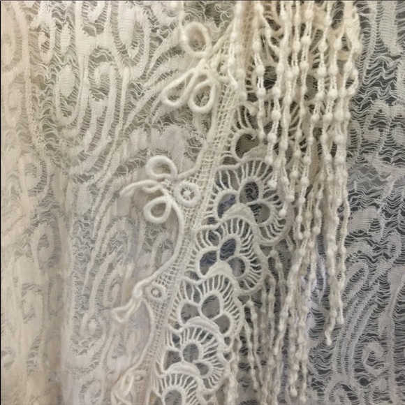 Lace and Fringe flyaway - Picture 4 of 4